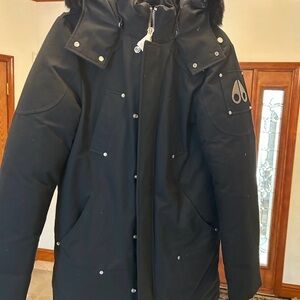 Men's MOOSE kNUCKLES original
Shearling trim, Sterling parka size medium